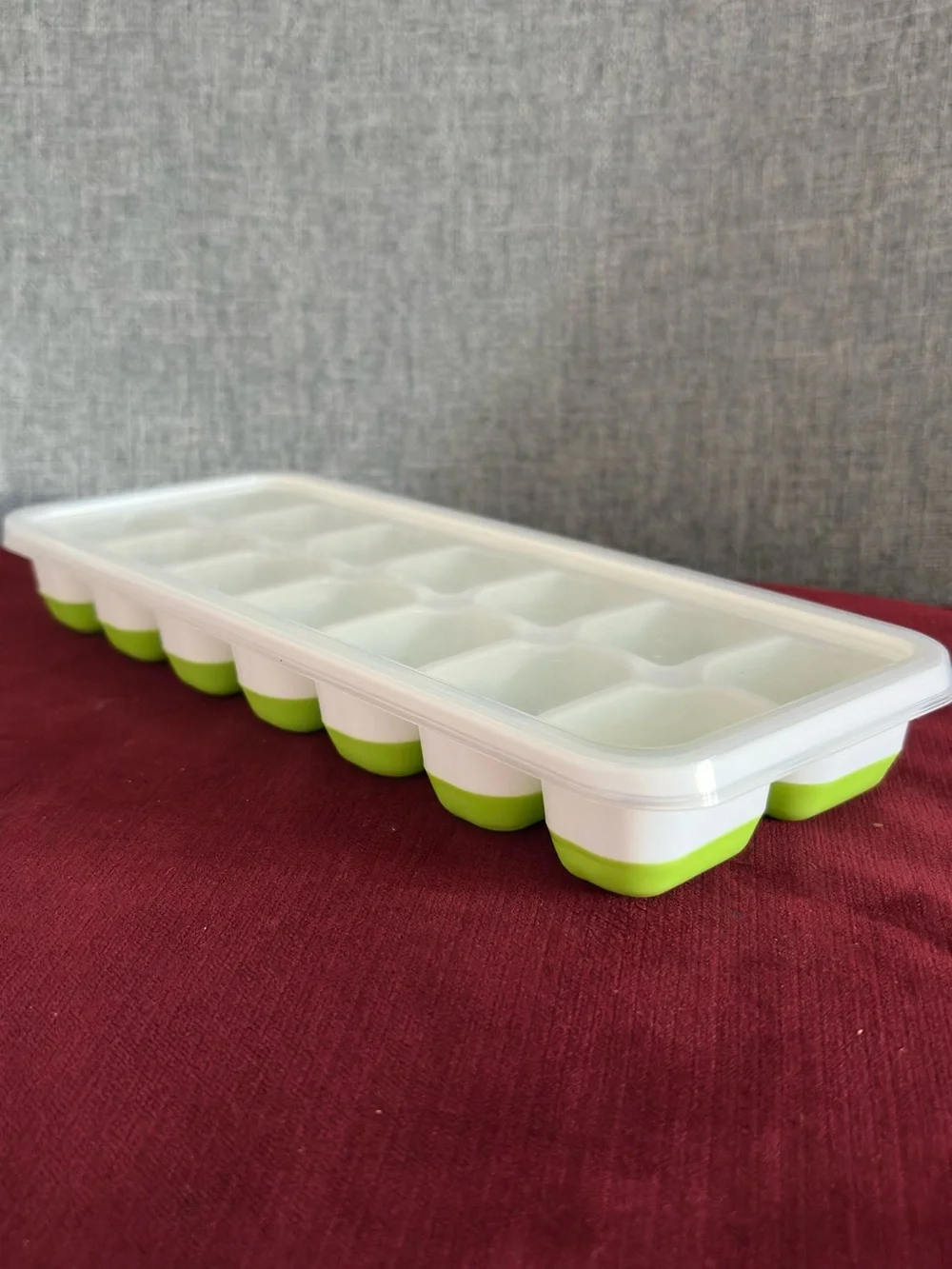 Set of 2 Ice Cubes Mold With Cover